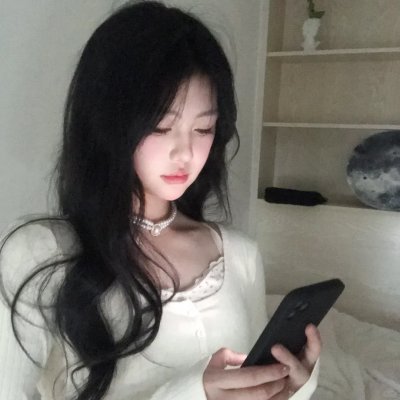 院子里的女人